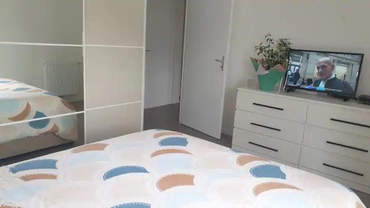 Chambre Calme Dans Une Maison Neuve Avec Jardin Billere Luaran gambar