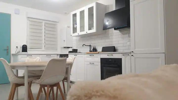 Chambre Calme Dans Une Maison Neuve Avec Jardin Billere Luaran gambar